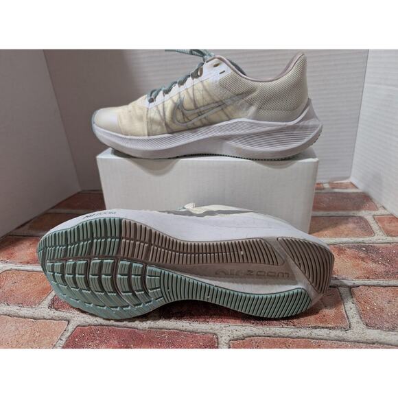 Women's Sz 9.5 Nike Winflo 8 Premium DA3056-001 Gray Running Shoes Sneakers - Picture 6 of 8